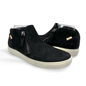 Ecco Soft 7 Black Nubuck Low Cut Zip Sneaker Booties US Size 8.5